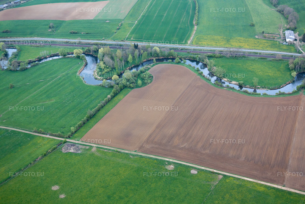 Vue aérienne: Vue de la ville à Villy dans le département Ardennes, France. Photo: IMG_39783.jpg prise le 16/04/2011 par Werner Riehm/FLY-FOTO.eu – Résolution de l'original: 4752 x 3168 px
