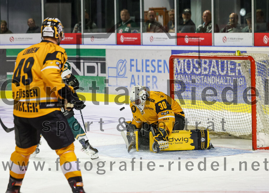 2025-08-22_027_TSV_Erding_gegen_EV_Fuessen | Erding, Deutschland, 22.08.2025:Eishockey, Oberliga Süd 2025 / 2026, Testspiel, TSV Erding gegen EV Füssen, Endergebnis: 1:4Torwart Timotej Pancur (EV Füssen, #30)Foto: Christian Riedel / fotografie-riedel.net