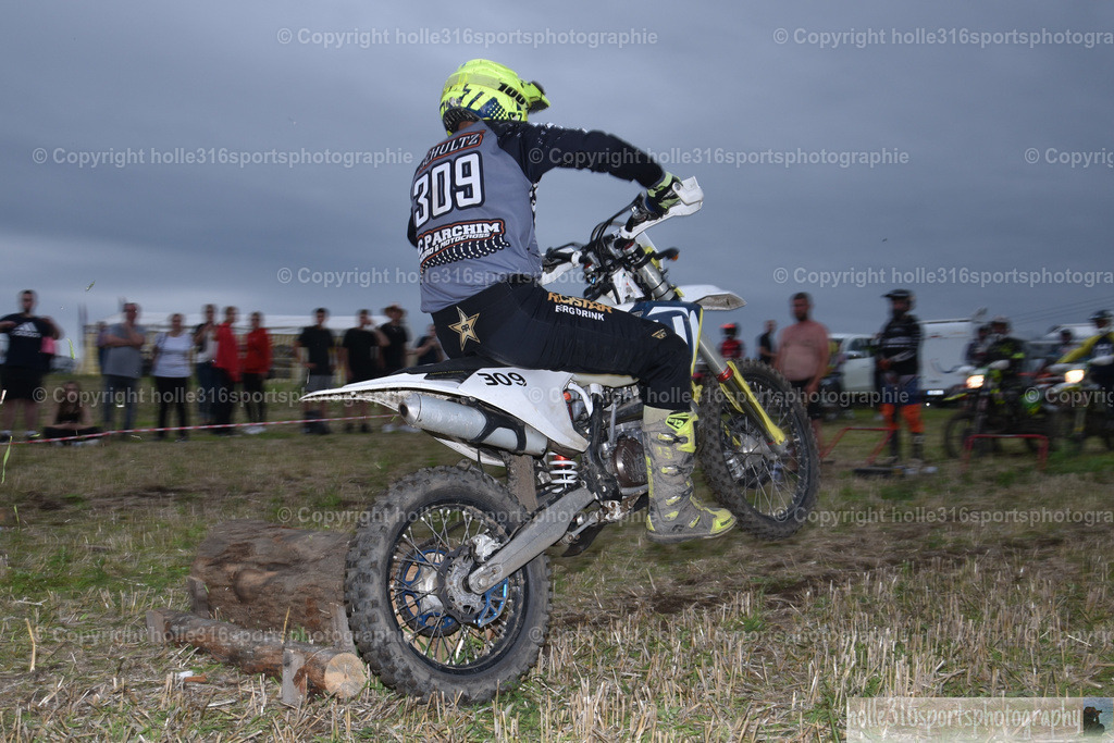 DSC_0245_01 (2) | Sportfotografie , Motorsport, Motoross, Reitsport, Mointainbike, Enduro,
Landschaft , Outdoor, Eventfotografie, Landschaft, Bilder online bestellen - Realisiert mit Pictrs.com