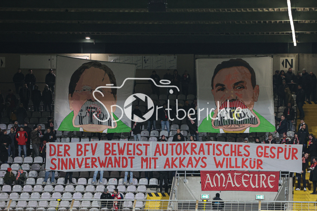 FC Bayern Amateure - 1. FC Schweinfurt | Die Fans der Amateure mit einer Botschaft an den BFV