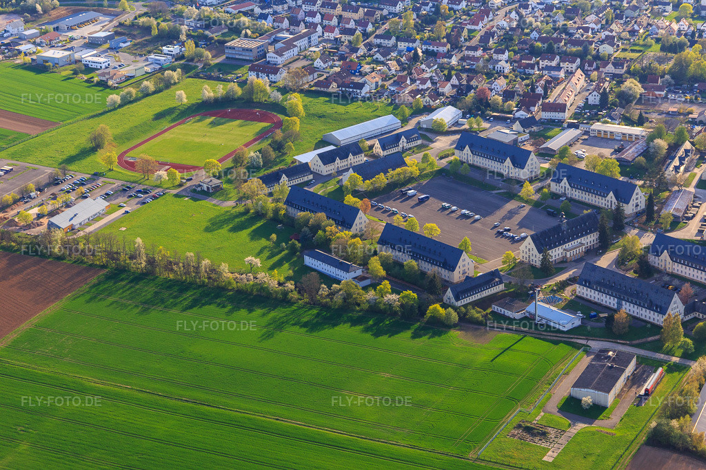 Luftbild: Bundespolizeiabteilung Bad Bergzabern und Elektronikzentrum der Bundeswehr in der ehemaligen Mackensen-Kaserne in Bad Bergzabern im Bundesland Rheinland-Pfalz in Deutschland.Foto: IMG_106514.jpg vom 17.04.2018 durch Werner Riehm/FLY-FOTO.deWWW.ABW-BADBERGZABERN.DEWWW.BUNDESPOLIZEI.DE
