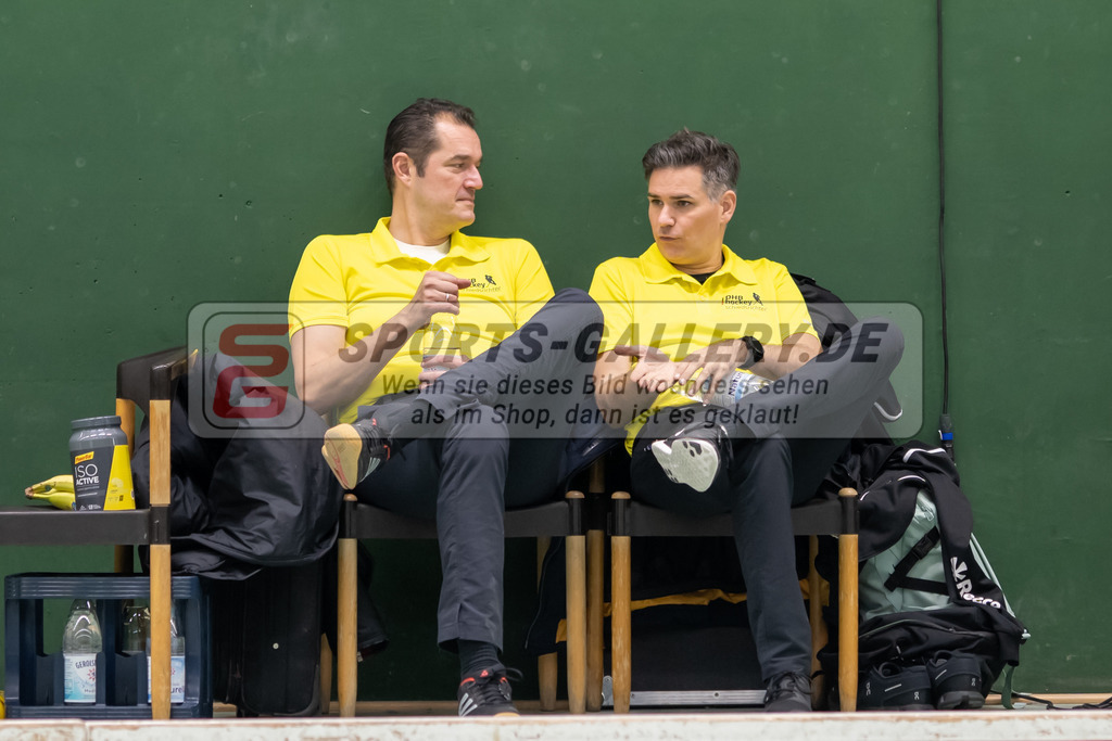 SFE_20221126_0111 | 1. Bundesliga Hockey Damen Rot-Weiss Köln - Schwarz-Weiss Neuss am 26.11.2022 in Köln (KTHC Stadion Rot-Weiss Köln Tennis and Hockey Club), Photo: Stephan Fehrmann 2022 (Sports-Gallery),Schiedsrichter