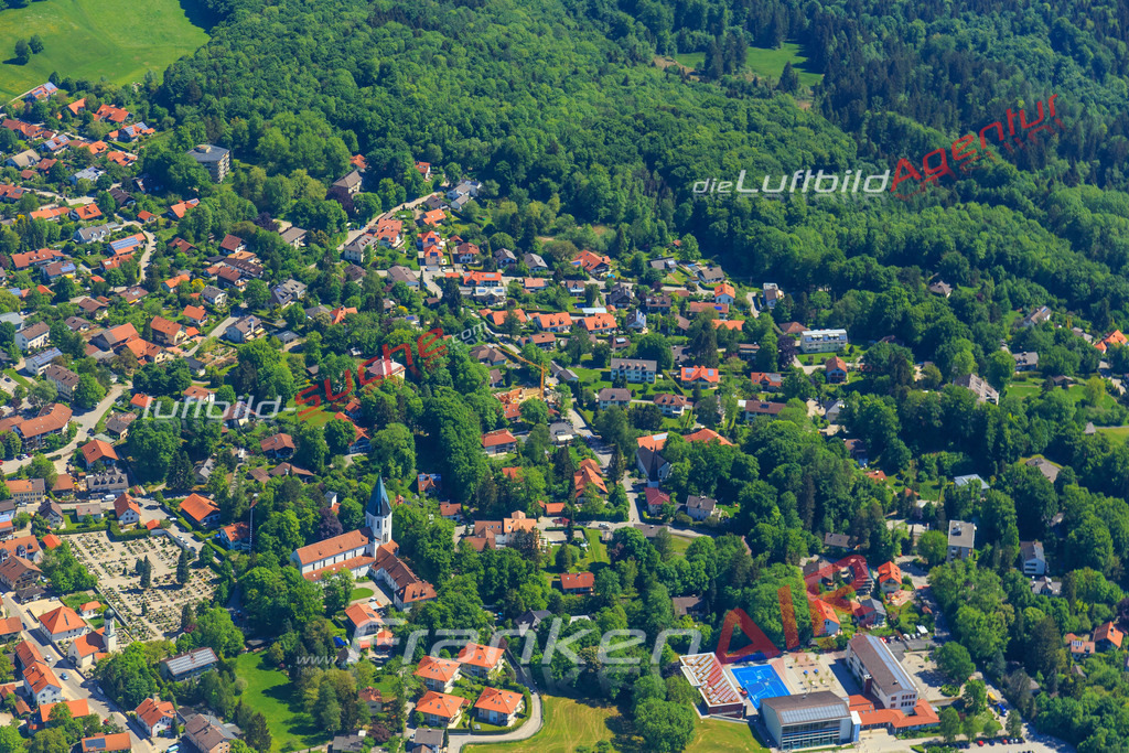 Luftbild von  Poecking - Luftaufnahme wurde 2015 von https://frankenair.de mittels Flugzeug (keine Drohne) erstellt - die Geschenkidee