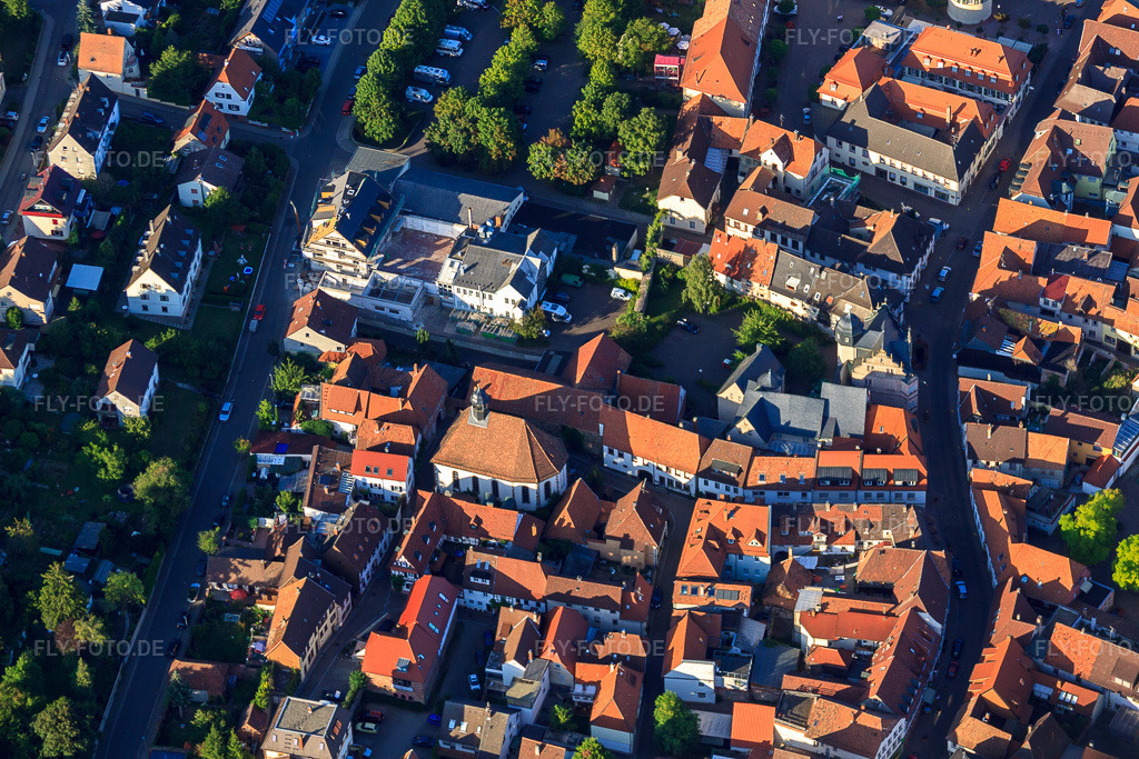Luftbild: Bergkirche in Bad Bergzabern im Bundesland Rheinland-Pfalz in Deutschland. Foto: IMG_51280.jpg vom 04.08.2012 durch Werner Riehm/FLY-FOTO.deWWW.KIRCHE-BZA.DE