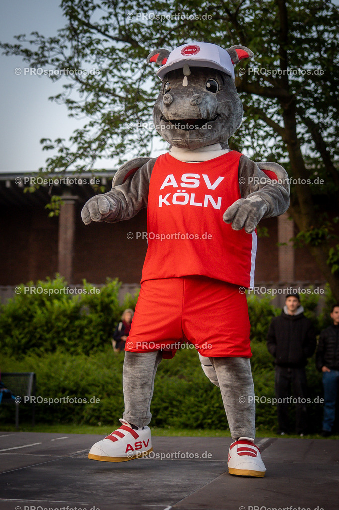 21. ASV Nachtlauf; Koeln, 08.05.24 | Impressionen vom 21. ASV Nachtlauf am 08.05.24 am Tanzbrunnen in Koeln. Foto: BEAUTIFUL SPORTS/Axel Kohring