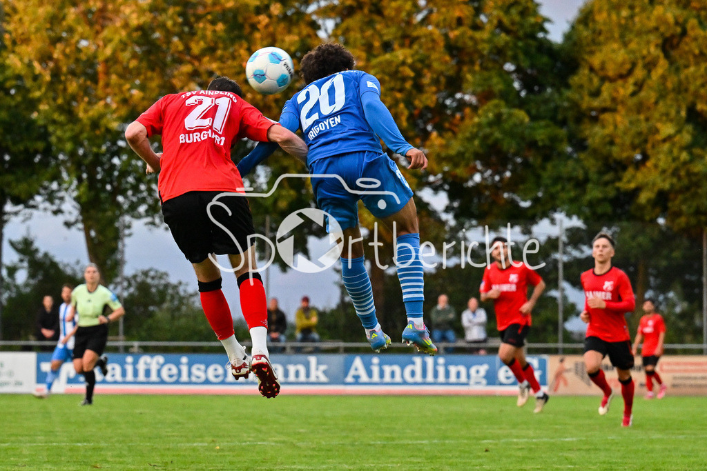 TSV Aindling - FV Illertissen | im Duell David BURGHART (Aindling 21) und Cayton IRIGOYEN-GONI (Illertissen 20) / Zweikampf / Kopfballduell / Verbandspokal Bayern: TSV Aindling - FV Illertissen, TSV Aindling Hauptplatz am 05.08.2025