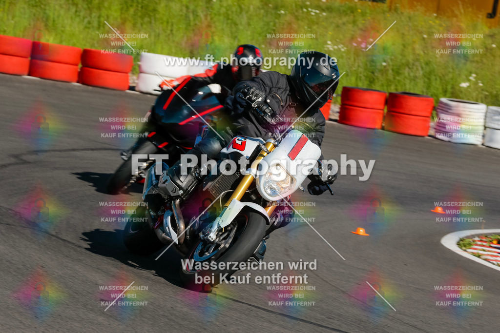 Moto-TeamOBK-21320 | Hier findet Ihr Bilder von Touristenfahrten auf der Nürburgring Nordschleife oder von anderen Veranstaltungen die ich besucht habe. Viel Spass beim Durch Schauen 