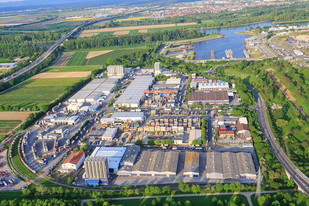 Luftbild: Industriegebiet Muldenstraße mit Silolager und ALFRED TALKE GmbH & Co. KG - Logistic Services, Karl Schmidt Spedition GmbH und Bertschi GmbH im Ortsteil Pfingstweide in Ludwigshafen im Bundesland Rheinland-Pfalz in Deutschland.Foto: IMG_088227.jpg vom 09.05.2016 durch Werner Riehm/FLY-FOTO.deTALKE: Leading solution partner for the world of chemistryKarl Schmidt Spedition GmbHBertschi Group