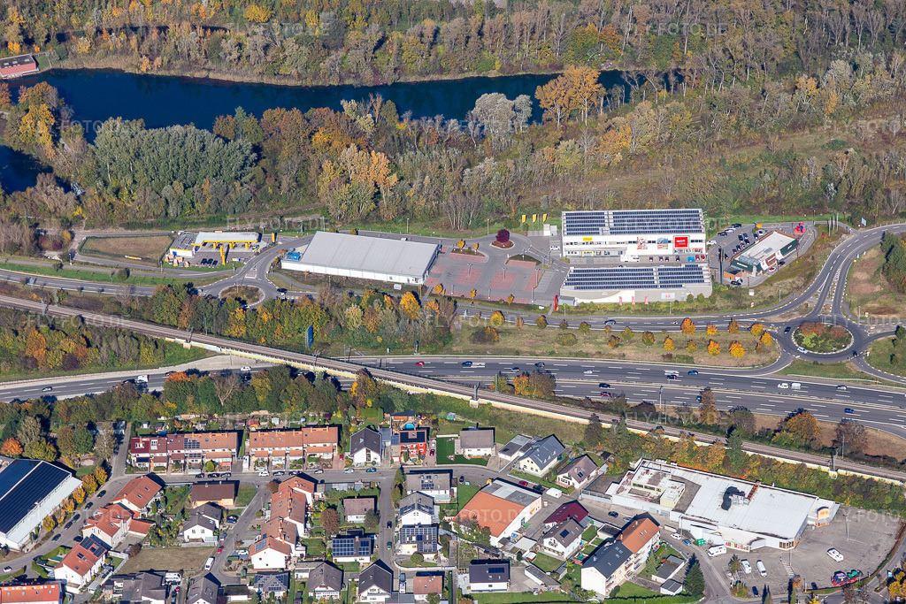 Luftbild: Maximilian Center im Ortsteil Maximiliansau in Wörth im Bundesland Rheinland-Pfalz in Deutschland. Foto: IMG_130030.jpg vom 24.10.2021 durch Werner Riehm/FLY-FOTO.de