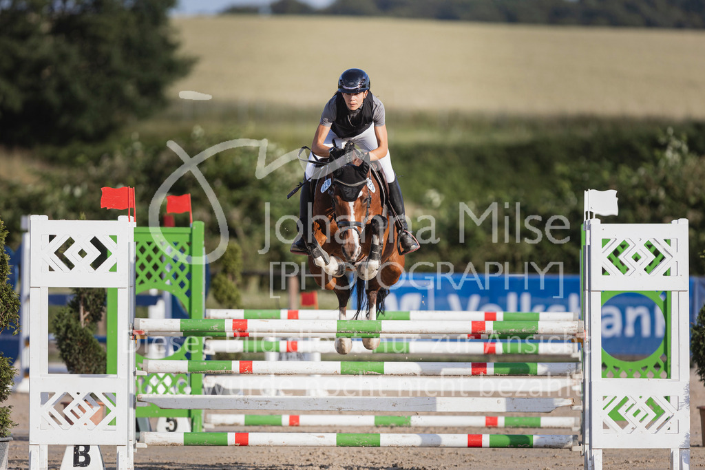 240628_LüPfSpTa_L-Spr-328 | Deine schönsten Turniermomente als professionelle Fotos! Entdecke hochwertige Pferdesport-Fotografie im Online-Shop. Jetzt Fotos finden & bestellen!