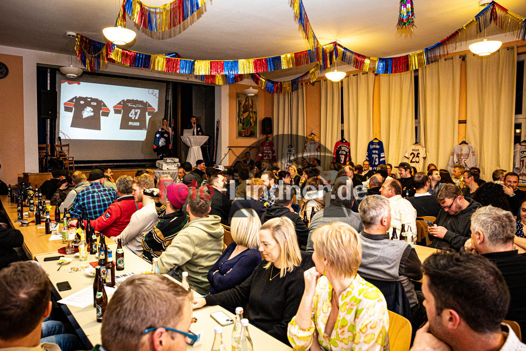 Benefizabend zur Rettung der Eishalle Peißenberg | Benefizabend Eishalle, Benefizabend zur Rettung der Eishalle Peißenberg, 20250123,Trikotversteigerung,2025-01-23 in Peißenberg (Pfarrheim St. Barbara)Copyright: WolfgangxLindner foto-lindner.de