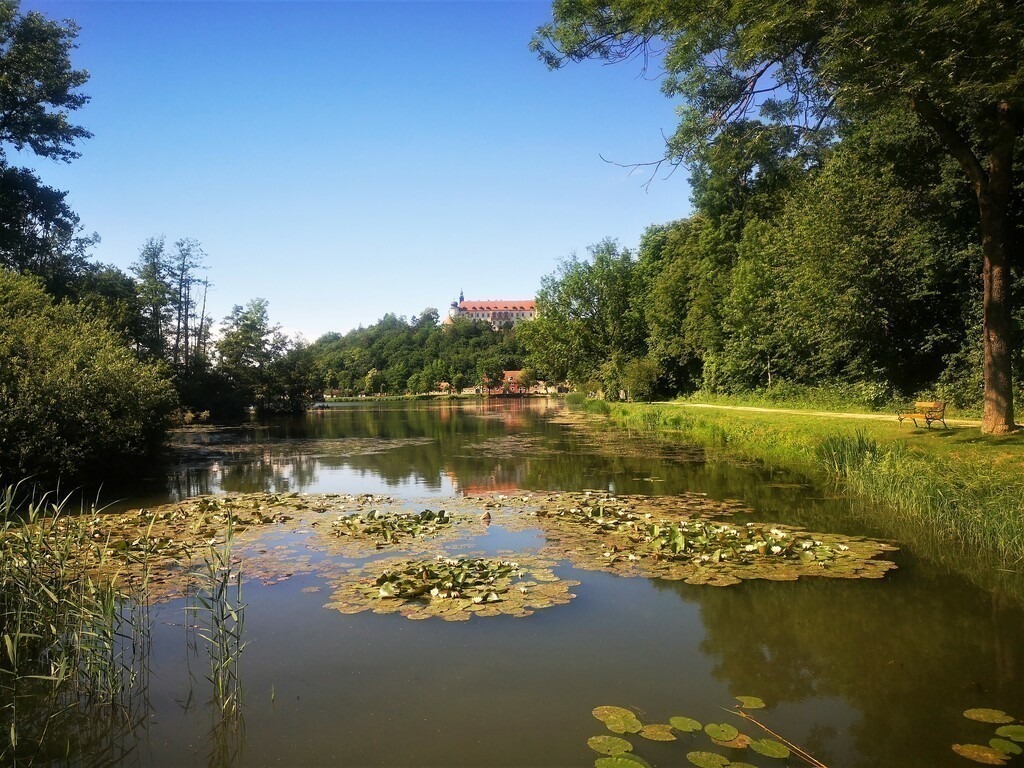 the sublime castle and castle pond | Künstler/in Member of AKM/austromechana. Troubadour. 2026 a fascinating journey began with Tatjana my AI muse✨ METISSIREN set sails and left the harbor ⛵