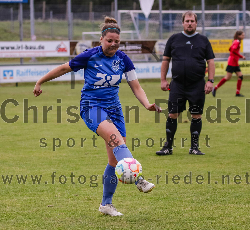 2023-10-07_089_FC_Langengeisling_gegen_MTV_Diessen_Ammersee | Erding, Deutschland, 07.10.2023:
Fußball, Bezirksoberliga 2023 / 2024, 6. Spieltag, FC Langengeisling gegen MTV Diessen/Ammersee, Endergebnis: 0:3

Carina Sedlmeier (FC Langengeisling, #19)

Foto: Christian Riedel / fotografie-riedel.net