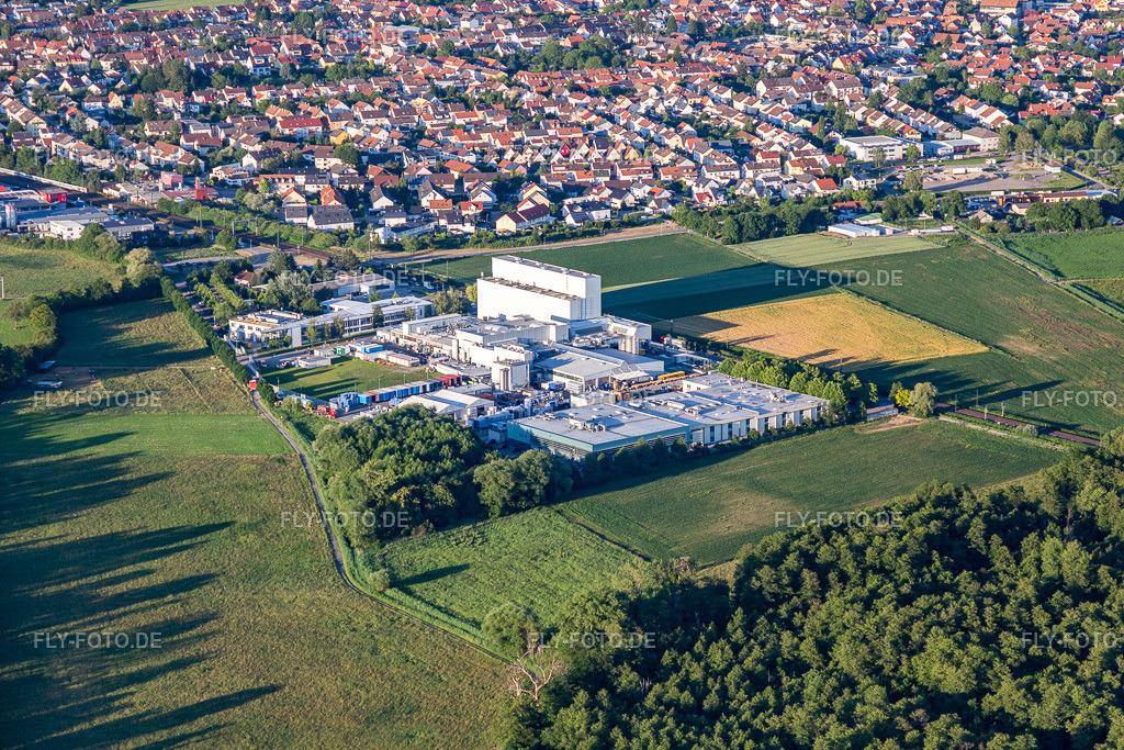 Industrie- und Gewerbegebiet Max-Becker-Straße mit Klocke Verpackungs-Service GmbH und KLEBCHEMIE M. G. Becker GmbH & Co. KG | Luftbild: Industrie- und Gewerbegebiet Max-Becker-Straße mit Klocke Verpackungs-Service GmbH und KLEBCHEMIE M. G. Becker GmbH & Co. KG in Weingarten im Bundesland Baden-Württemberg in Deutschland. Foto: IMG_115237.jpg vom 13.06.2019 durch Werner Riehm/FLY-FOTO.de - Realisiert mit Pictrs.com