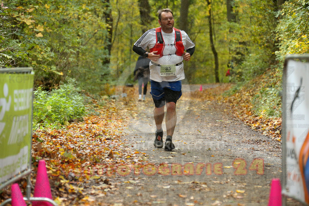 251026_1408_EX1_4128 | Sportfotografie im Rhein-Sieg Kreis, Köln, Bonn, NRW, Rheinland Pfalz, Hessen, etc. Unser Tätigkeitsfeld umfasst den Laufsport vom Volkslauf über den Marathon, Duathlon, Triathon bis zum Ultralauf wie Kölnpfad Ultra oder Schindertrail.