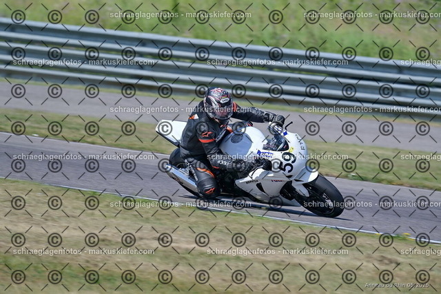 26BT02-0604 | markuskiefer.com - Realisiert mit Pictrs.com