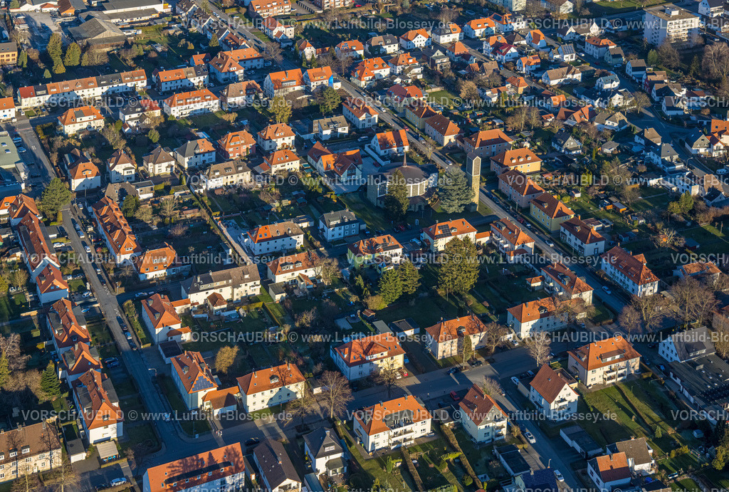 Soest230206168 | Luftbild, Reihenhäuser Wohnsiedlung mit roten Dächern zwischen Niederbergheimer Straße und Windmühlenweg, St. Bruno Kirche, Soest, Soester Börde, Nordrhein-Westfalen, Deutschland