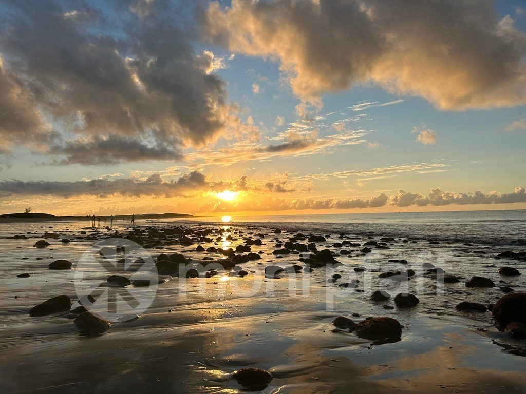 Sonnenaufgang Maspalomas | Sonnenaufgang am Strand von Maspalomas Gran Canaria - Realisiert mit Pictrs.com