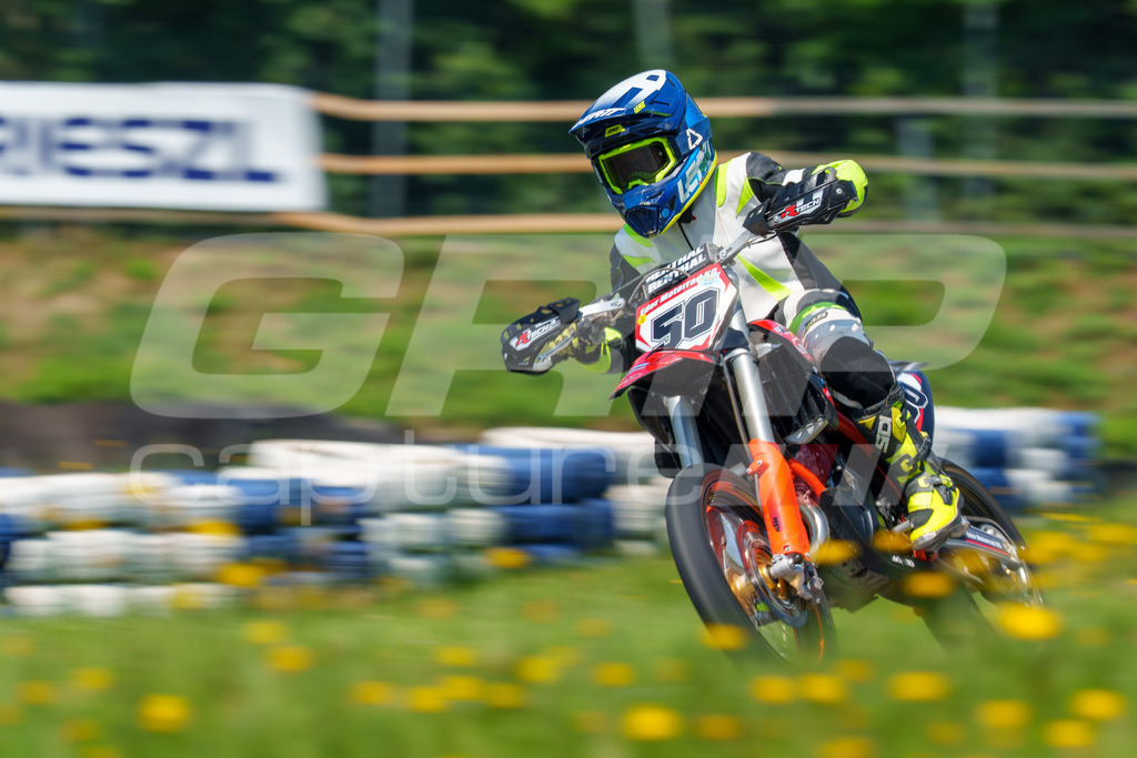 G-Cup + Supermoto Staatsmeisterschaft + Hungarian Supermoto Championship | GRIPcapture steht für authentische Sportfotografie in Österreich – für Momente, die mehr sind als Geschwindigkeit oder Ergebnis. Es geht um Emotion, Spannung, Fokus und den Augenblick, der oft nur einen Wimpernschlag dauert.Ob Motorsport, Teamsport oder 