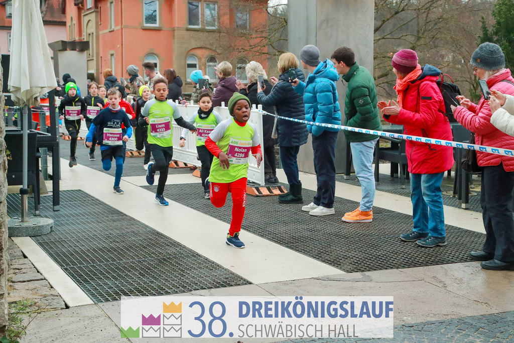 400m AOK Junior Cup | 3 Koenigslauf 2024 400m AOK Junior Cup - Realisiert mit Pictrs.com