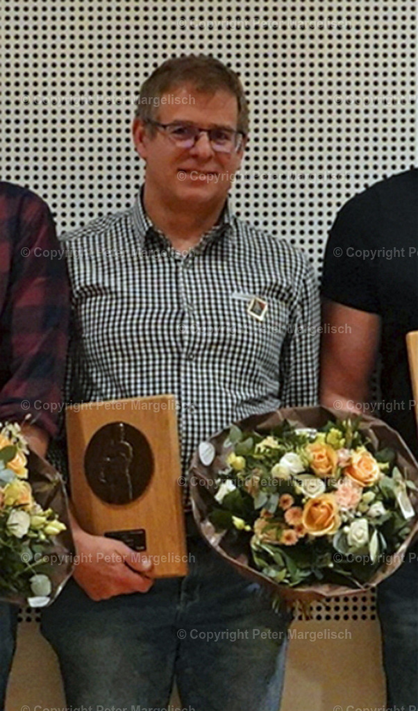 Michi Diethelm | Schwingen - Realisiert mit Pictrs.com