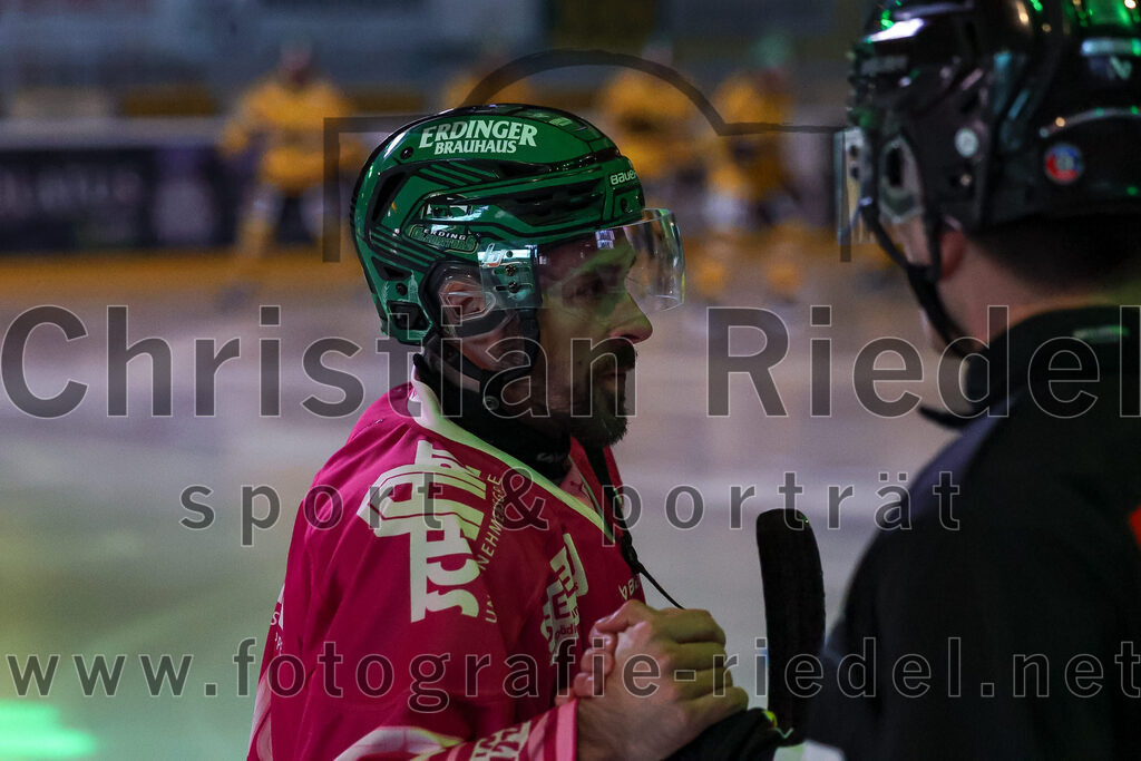 2025-10-28_012_TSV_Erding_gegen_Toelzer_Loewen | Erding, Deutschland, 28.10.2025:Eishockey, Oberliga Süd 2025 / 2026, 13. Spieltag, TSV Erding gegen Tölzer Löwen, Endergebnis: 2:5Philipp Michl (Erding Gladiators, #77)Foto: Christian Riedel / fotografie-riedel.net