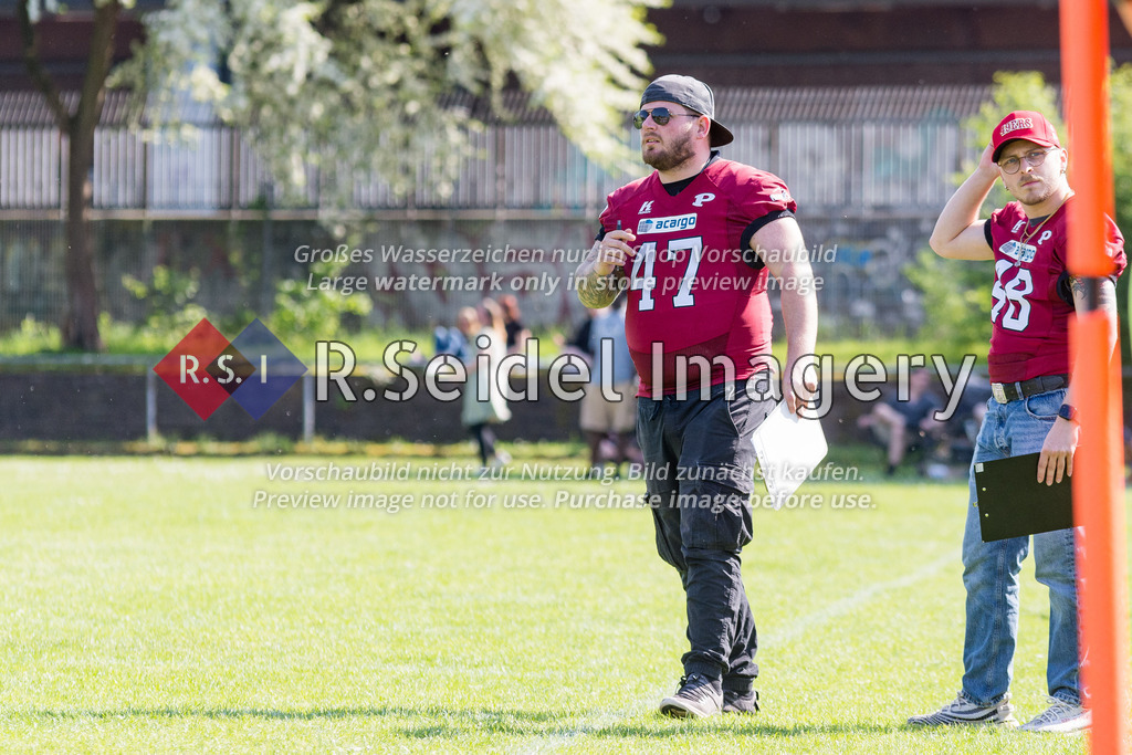 American Football, Saison 2023, Regionalliga Nord, Hamburg Blue Devils - Hamburg Pioneers, Dr.-Hermann-Schnell-Sportplatz (Hamburg), 13.05.2023, 1. Gameweek | Kian Westphalen (#47, Pioneers, DL)