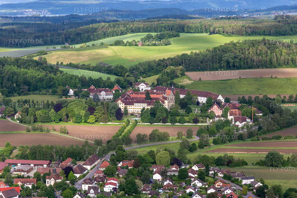 Luftbild: Kloster, Schule und Schloss Salem im Ortsteil Stefansfeld in Salem im Bundesland Baden-Württemberg in Deutschland.Foto: IMG_132027.jpg vom 26.05.2022 durch Werner Riehm/FLY-FOTO.deKloster und Schloss SalemSchule Schloss Salem | Plus est en vous!