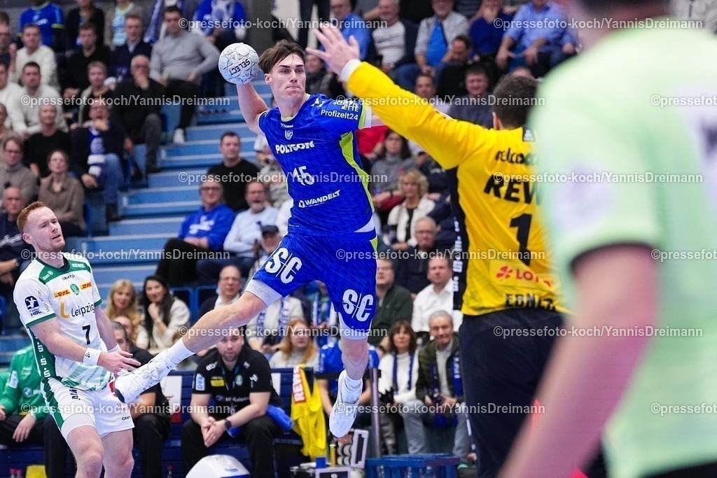 xYDRx22112502016 | 22.11.2025, xydrx, Handball, 1.HBL, VFL Gummersbach - SC DHfk Leipzig, Schwalbe-Arena: Miro Schluroff (VFL Gummersbach #15) beim Wurf auf das Tor von Domenico Ebner (SC DHfk Leipzig #1)