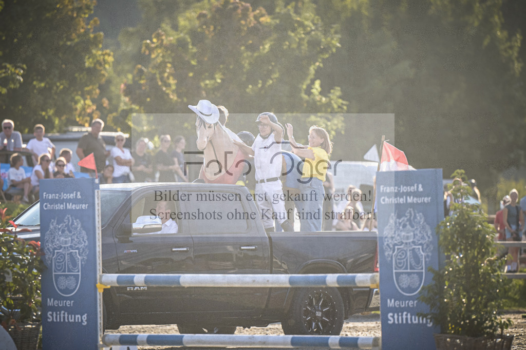 DOS_0036 | Entdecke hochwertige Reitturnierfotos von Foto Oger. Professionell, emotional und authentisch – jetzt Lieblingsmomente im Shop bestellen.Deutschlandweite Turnierfotografie. - Realisiert mit Pictrs.com