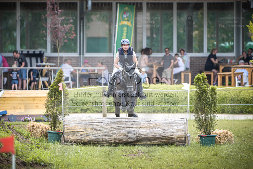 DOS_6724 | Entdecke hochwertige Reitturnierfotos von Foto Oger. Professionell, emotional und authentisch – jetzt Lieblingsmomente im Shop bestellen. - Realisiert mit Pictrs.com