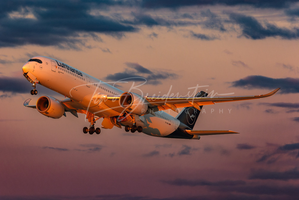 143 | Buy high-quality aviation and travel photography prints by professional photographer Timo Breidenstein. Authentic images, professionally printed, worldwide shipping. - Realisiert mit Pictrs.com