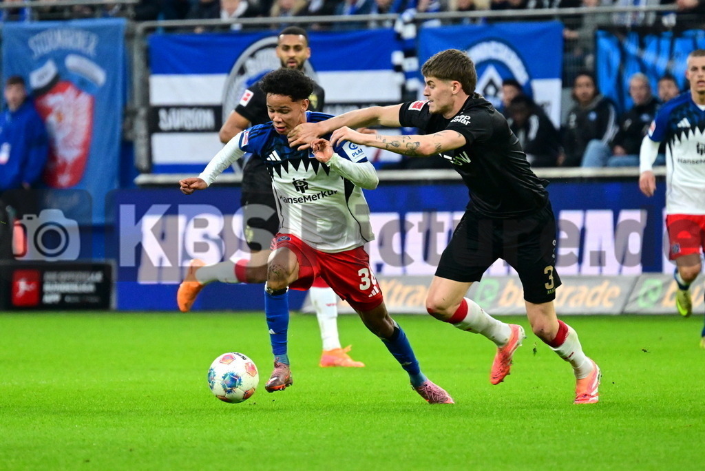 KBS Picture_HSV-Stuttgart_028 | v.l. Rossing-Lelesiit Alexander (HSV) , Hendrike Ramon (VfB Stuttgart) ,Sportplatz :  Volksparkstadion, - Realisiert mit Pictrs.com
