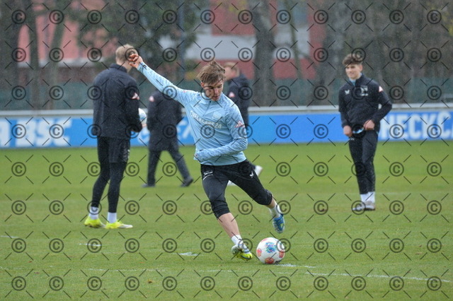 RGE_8743 | Hertha BSC, 2.Bundesliga, Herren, Training, Saison 2025/26, Kennet Eichhorn ( Hertha BSC ),  Montag, 30.03. 2026,   Fotograf: Ralf Gebhardt - Realisiert mit Pictrs.com