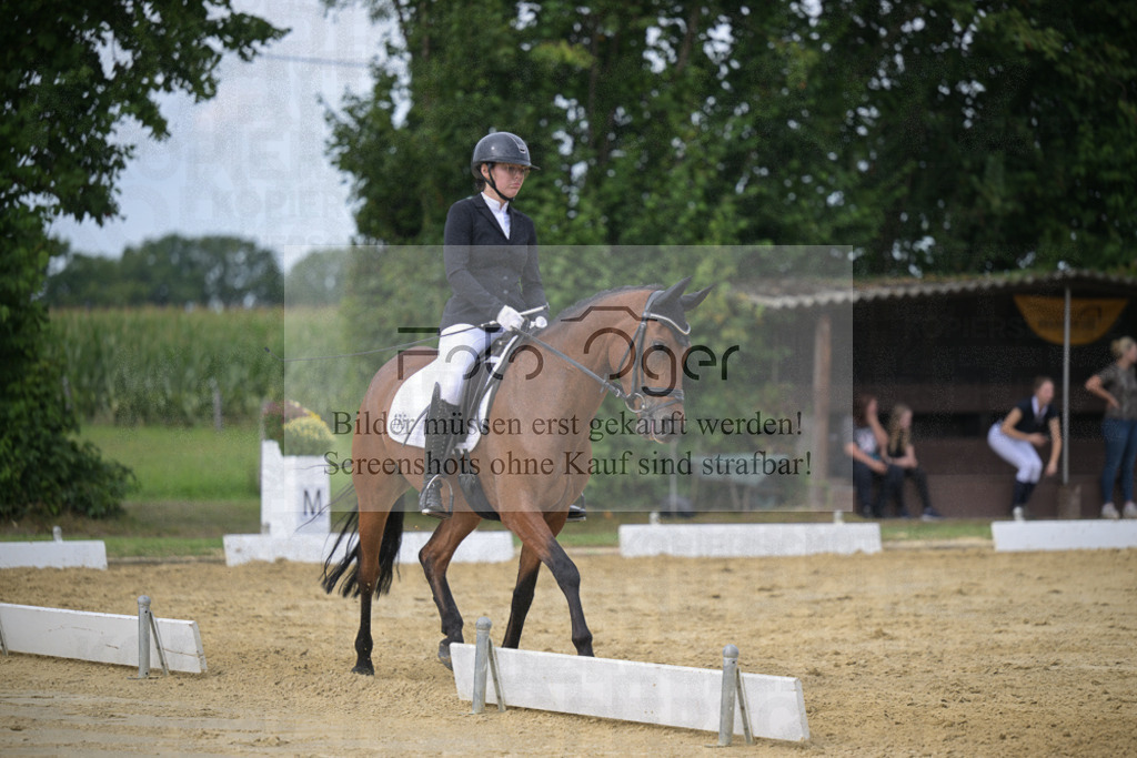 DOS_7246 | Entdecke hochwertige Reitturnierfotos von Foto Oger. Professionell, emotional und authentisch – jetzt Lieblingsmomente im Shop bestellen.Deutschlandweite Turnierfotografie. - Realisiert mit Pictrs.com