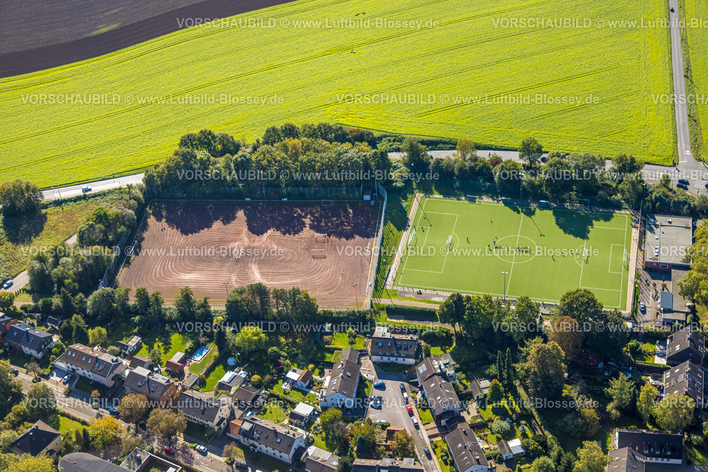 Essen241000664 | Luftbild, Fußballstadion SV Leithe 19/65 e.V. Rasenplatz und Aschenplatz an der Wohnsiedlung Quartier Litterode, Leithe, Essen, Ruhrgebiet, Nordrhein-Westfalen, Deutschland