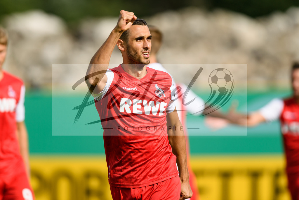 JENKOE20210808_049 | Fussball, Herren: Ellyes Skhiri (1. FC Koeln) Torjubel, jubelt nach seinem Treffer zum 1:1 beim Spiel der 1. Runde im DFB-Pokal zwischen FC Carl Zeiss Jena und 1. FC Koeln im Ernst-Abbe-Sportfeld am 08.08.2021 in Jena, Deutschland.DFB / DFL REGULATIONS PROHIBIT ANY USE OF PHOTOGRAPHS AS IMAGE SEQUENCES AND/OR QUASI-VIDEO. - Realisiert mit Pictrs.com