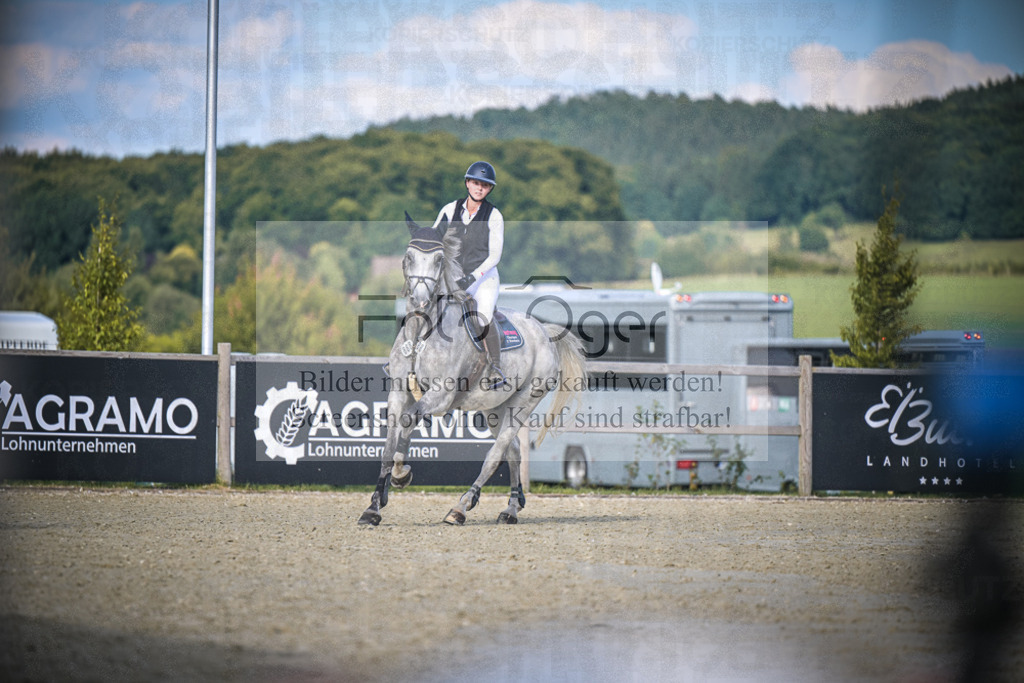 DOS_2323 | Entdecke hochwertige Reitturnierfotos von Foto Oger. Professionell, emotional und authentisch – jetzt Lieblingsmomente im Shop bestellen.Deutschlandweite Turnierfotografie. - Realisiert mit Pictrs.com