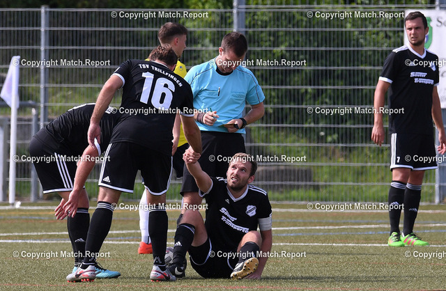 Fussball WFV-Pokal 2021/2022 SSC Tuebingen - TSV Trillfingen | Fussball 2021/2022    24.07.2021WFV-Pokal 1. RundeSSC Tuebingen - TSV TrillfingenEnttaeuschung; Dennis Soell (TSV Trillfingen, Nr.16) hilft Adrian Stehle (TSV Trillfingen,Mitte) FOTO: ULMER PressebildagenturxxNOxMODELxRELEASExx