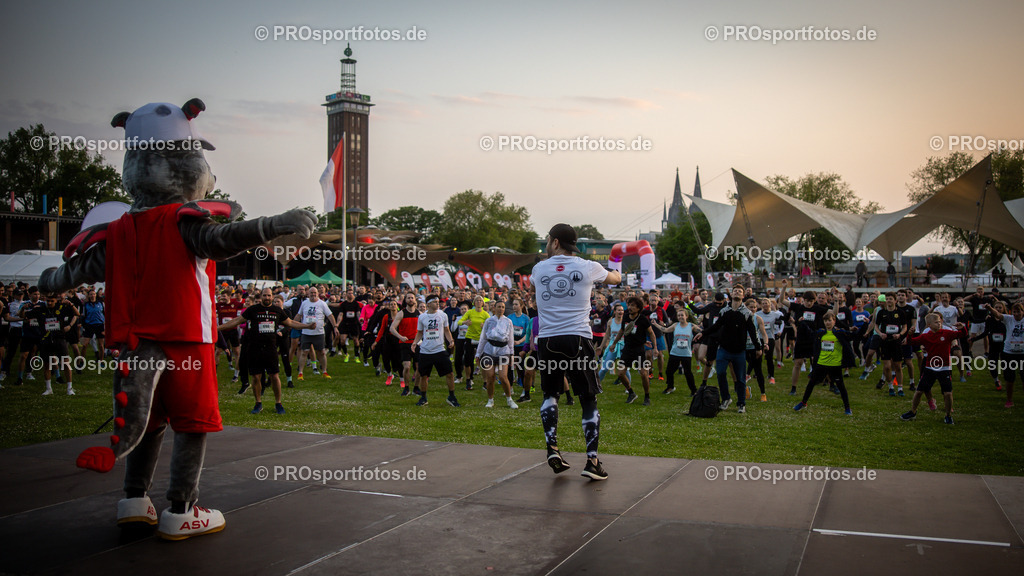 21. ASV Nachtlauf; Koeln, 08.05.24 | Impressionen vom 21. ASV Nachtlauf am 08.05.24 am Tanzbrunnen in Koeln. Foto: BEAUTIFUL SPORTS/Axel Kohring