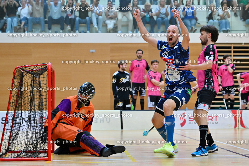 VSV Unihockey vs. Wiener Floorball Verein | #80 BEZUCHA Bernhard Wiener Floorballverein, Jubel #13 Jan Sláma VSV Unihockey, #10 HORN Philipp Wiener Floorballverein, Tor VSV Unihockey, VSV Unihockey vs. Wiener Floorball Verein, VSV Unihockey vs. Wiener Floorball Verein am 18.05.2025 in Villach (Ballspielhalle St. Martin), Austria, (Photo by Bernd Stefan)