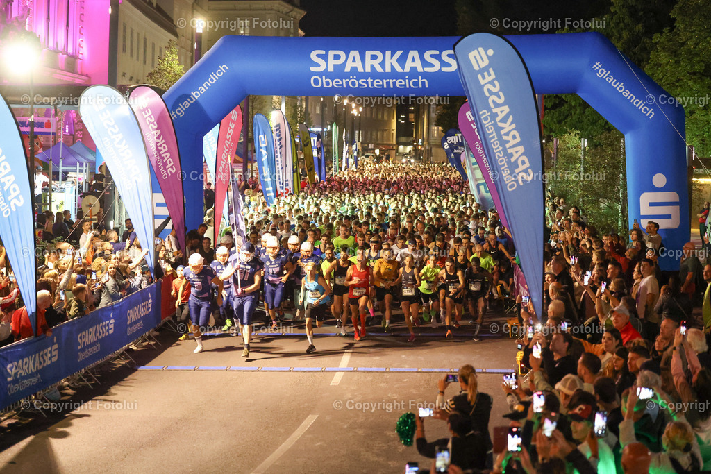 20230928bmmac220256 | Linz, AUSTRIA 26.Sept.23 - Night Run, Image shows 
Photo: Sportmediapics.com/ Manfred Binder