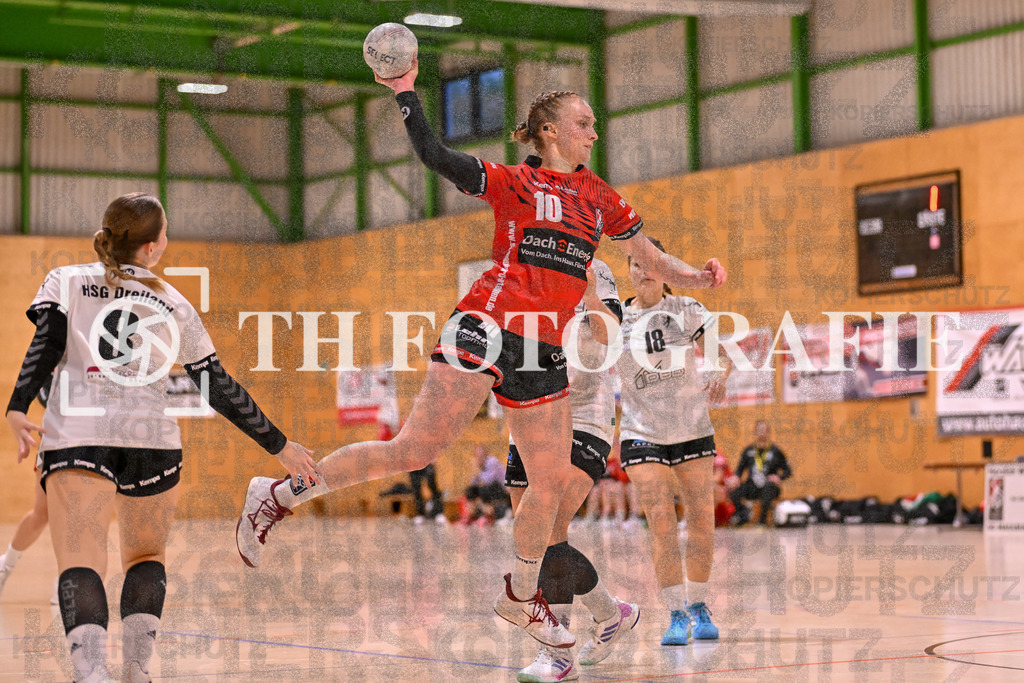 GER, SG Maulburg/Steinen - HSG Dreiland, Frauen-Handball, Oberliga Suedbaden, 3. Spieltag, Saison 2024/2025, 12.10.2024 | Amely Haas (SG Maulburg/Steinen, #10) springt in den KreisGER, SG Maulburg/Steinen - HSG Dreiland, Frauen-Handball, Oberliga Suedbaden, 3. Spieltag, Saison 2024/2025, 12.10.2024Foto: TH Fotografie/Thomas Hess