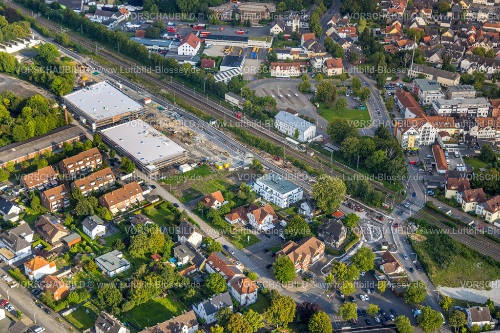 Werl230806635 | Luftbild, Bahnhof Werl, Baustelle mit Neubau Häuser und Straßenbau An der Bundesbahn, Werl, Werl-Unnaer Börde, Nordrhein-Westfalen, Deutschland