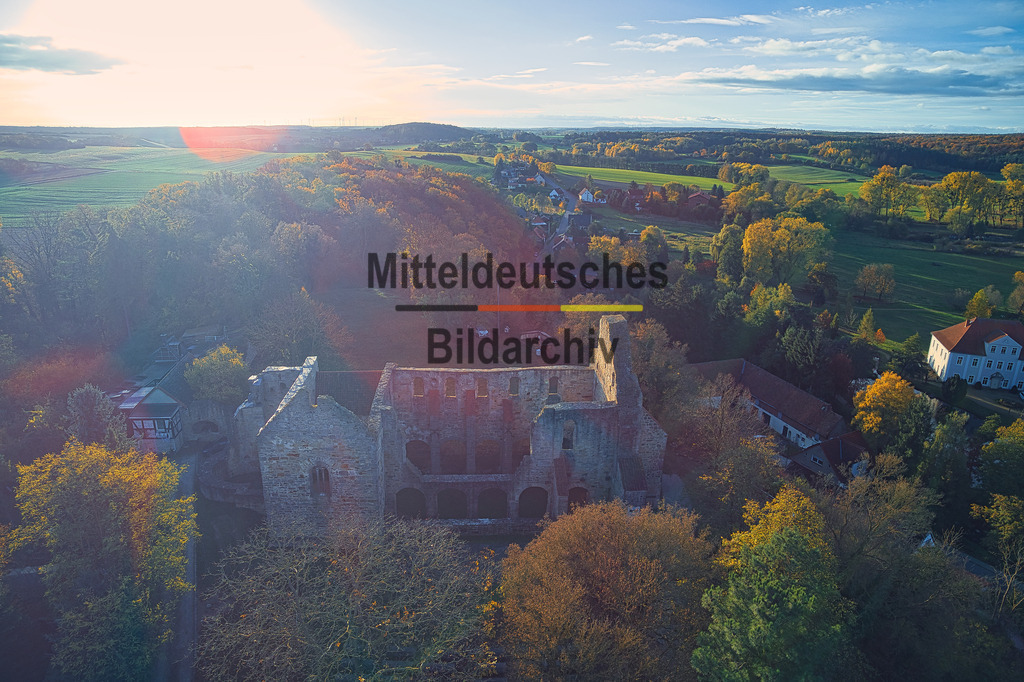 Walbeck_Oktober_0032 | Die Stiftskirche Walbeck ist die Ruine einer ottonischen Stiftskirche in Walbeck, einem Stadtteil von Oebisfelde-Weferlingen im Landkreis Börde. - Realisiert mit Pictrs.com