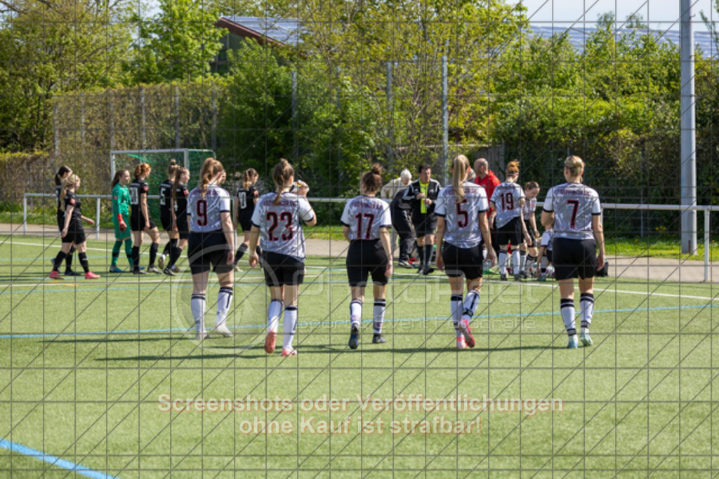 20250427_105944_0002 | #,1.Göppinger SV (weiß) vs. TSV Ruppertshofen (schwarz), Fußball, Frauen-Regionenliga 3 - Bezirk WfV, 21. Spieltag, Saison 2024/2025, Kunstrasenplatz Nord, Hohenstaufenstr. 116, 73033 Göppingen, 27.04.2025 - 11:00 Uhr,Foto: PhotoPeet-Sportfotografie/Peter Harich