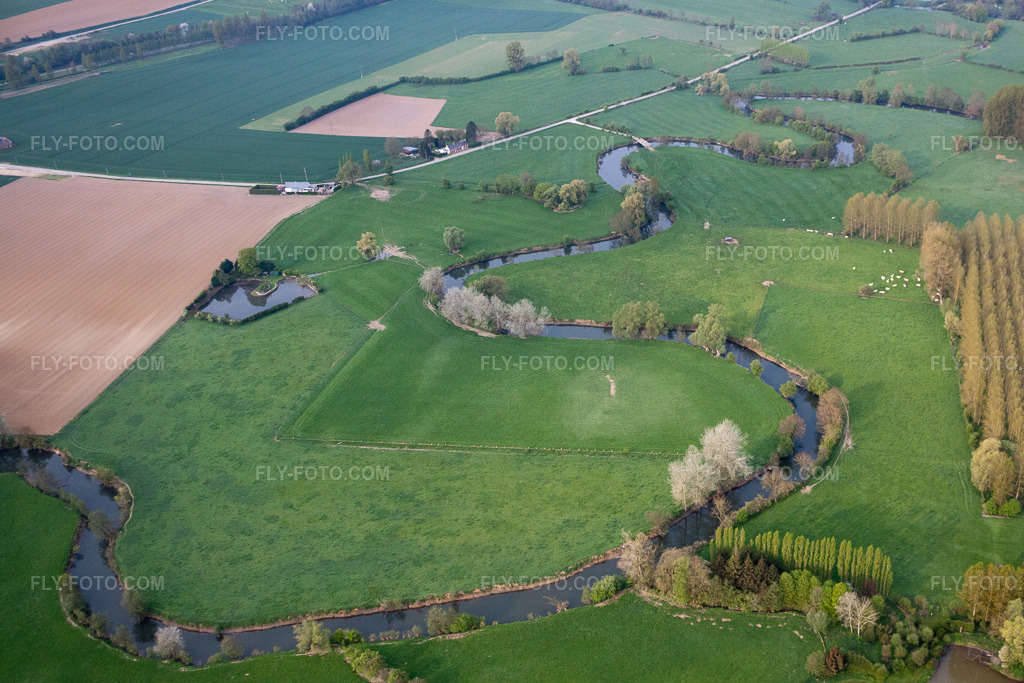 Aerial view: Curved loop of the riverbanks along the Oise river in Chigny in the state Aisne, France.Photo: IMG_39983.jpg taken on 04/17/2011 by Werner Riehm/FLY-FOTO.comResolution of the original: 3792 x 2528 px