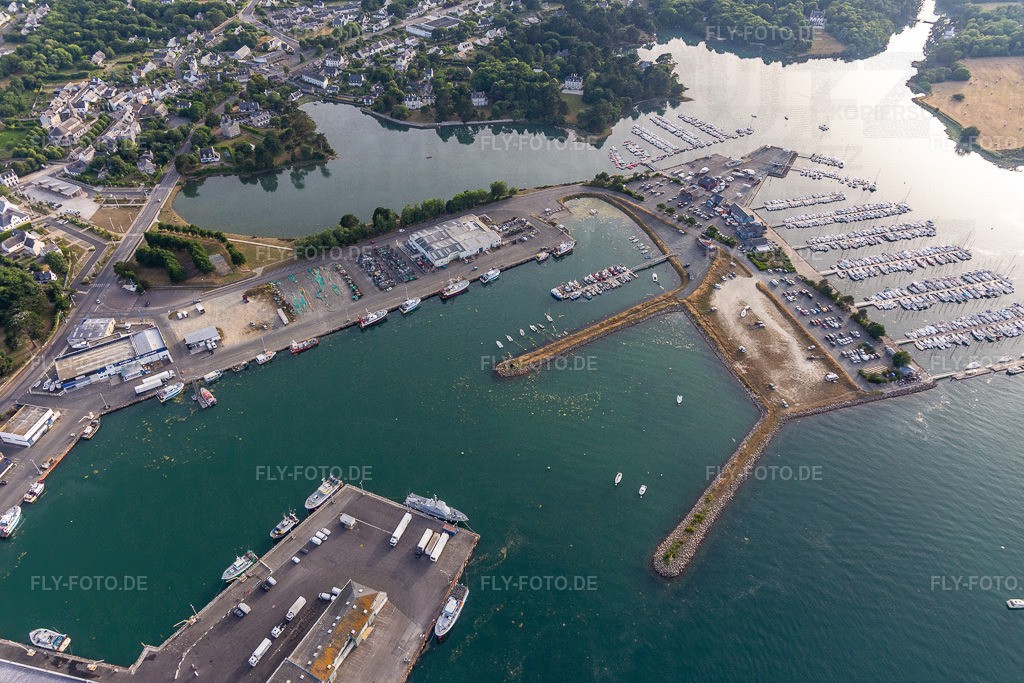 Marina - Port de Plaisance https://www.guide-du-port.com | Luftbild: Marina - Port de Plaisance https://www.guide-du-port.com in Loctudy im Bundesland Finistère in Frankreich. Foto: IMG_132506.jpg vom 17.06.2022 durch Werner Riehm/FLY-FOTO.de - Realisiert mit Pictrs.com