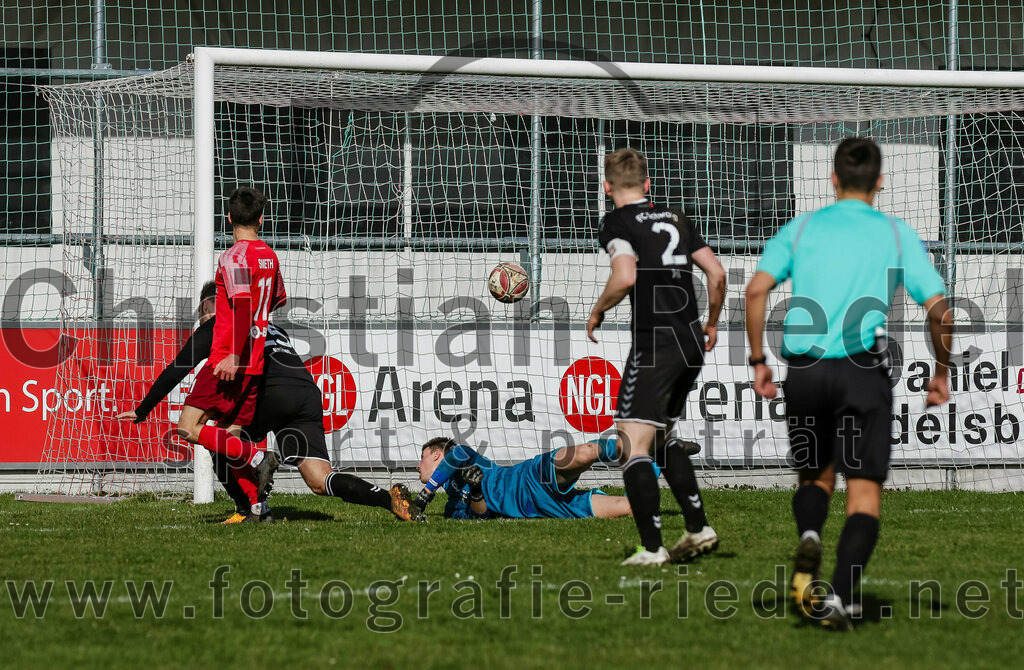 2024-02-24_084_FC_Schwaig_gegen_TSV_1880_Wasserburg | Oberding, Deutschland, 24.02.2024:
Fußball, 2. Runde Qualifikation TOTO-Pokal 2023 / 2024, 1. Spieltag, FC Schwaig gegen TSV 1880 Wasserburg, Endergebnis: 2:3

Leon Simeth (TSV 1880 Wasserburg, #11), Nils Ehret (FC Schwaig, #25), Torwart Philipp Strunk (FC Schwaig, #30), Tobias Jell (FC Schwaig, #2)

Foto: Christian Riedel / fotografie-riedel.net
