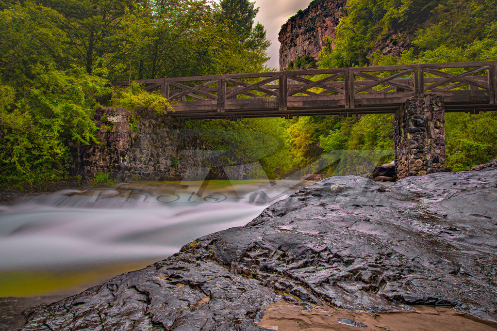 Holzbrücke über den Rio Bellos San Urbez | Holzbrücke über den Rio Bellos San Urbez - Realisiert mit Pictrs.com